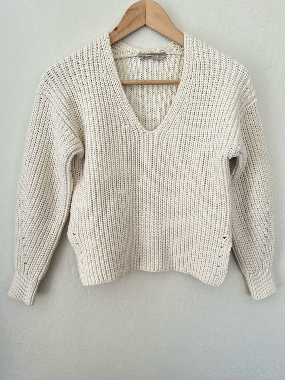 Everlane XS Ivory Cream Cotton Blend V-Neck Sweater Lightweight Knit